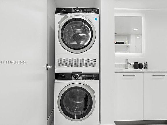 5th image of 1850 Monroe St #205