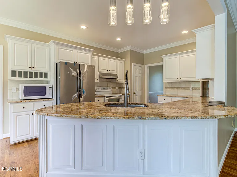 3128 Braemar Ln — Photo 4