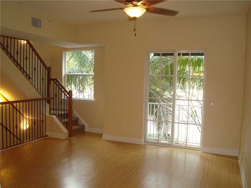 1st image of 518 NE 7th Ave #518