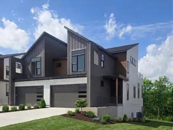 9309 Aminda St, Lenexa, KS 66227