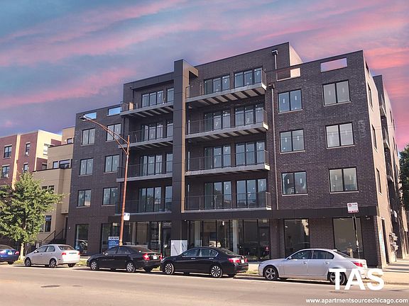 3rd image of 2535 W Fullerton Ave #3O3