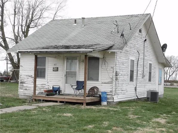 411 John St, Effingham, KS 66023