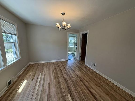 4th image of 1530 Hill Ave