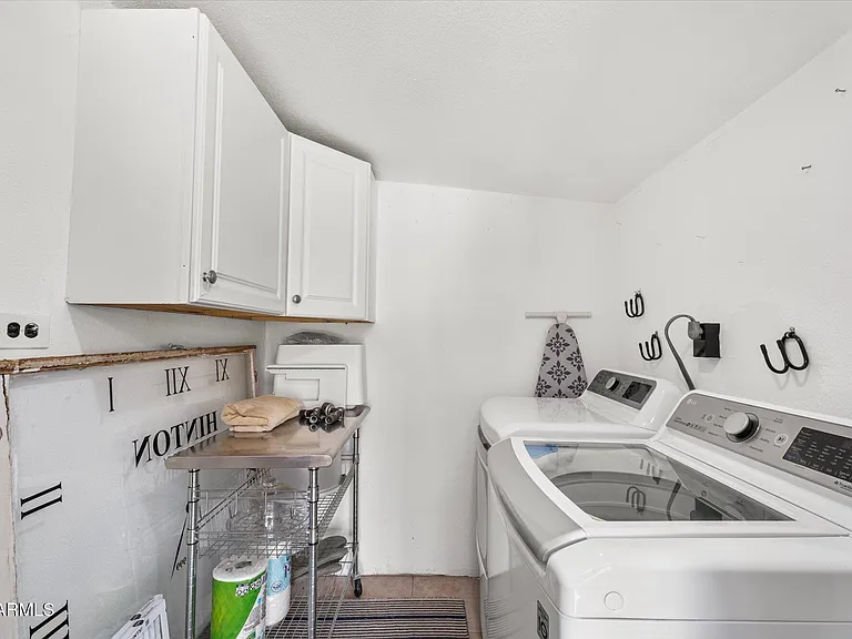 1324 E Orangewood Ave — Photo 14
