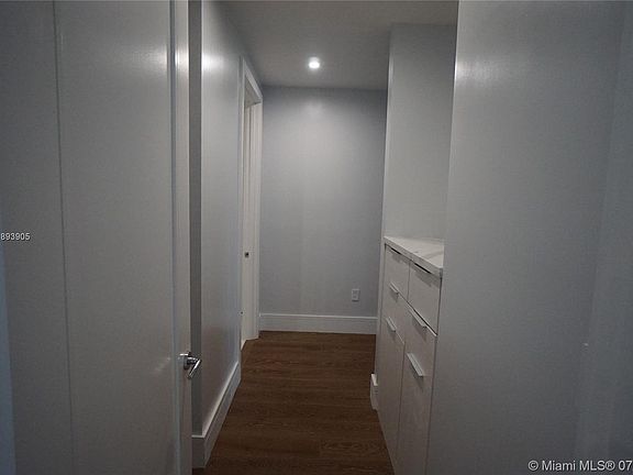 3rd image of 718 Valencia Ave #306
