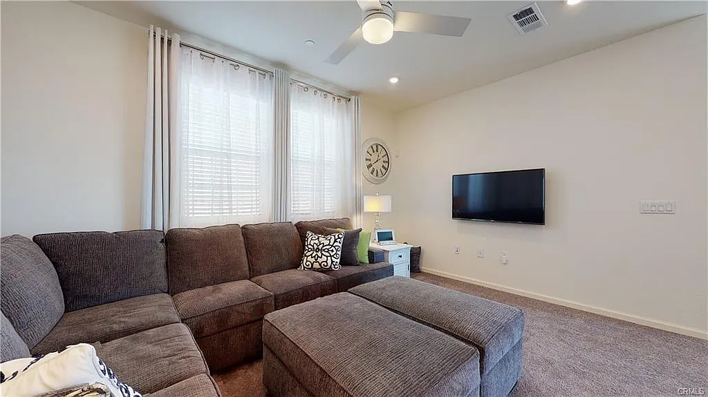3 bed, 1822 sqft, $3,300 — Photo 3
