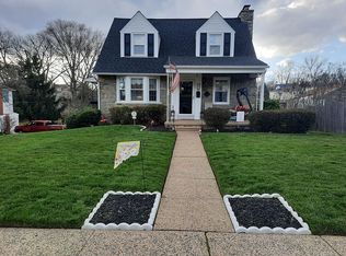 512 Glendale Cir, Springfield, PA 19064