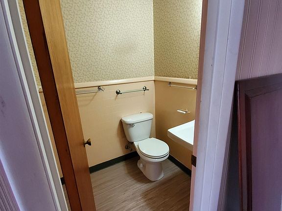 2nd image of 5722 Lee Ave