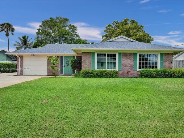 2398 SE Bordeaux Ct, Port Saint Lucie, FL 34952