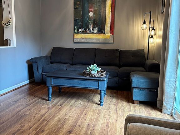 5th image of 533 Finley Ave