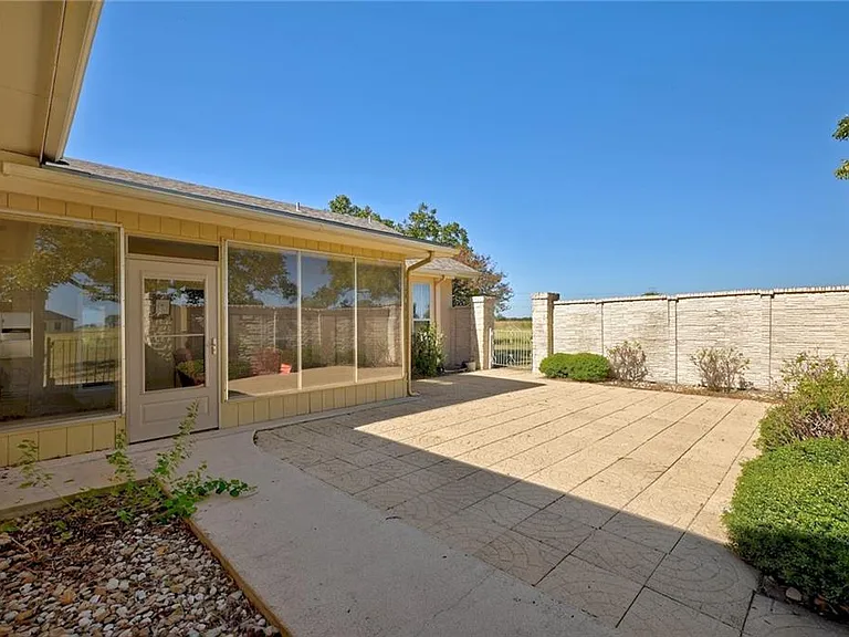 11115 FM 1660 — Photo 26