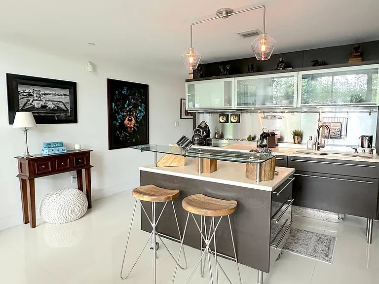 6000 Collins Ave #509 — Photo 20