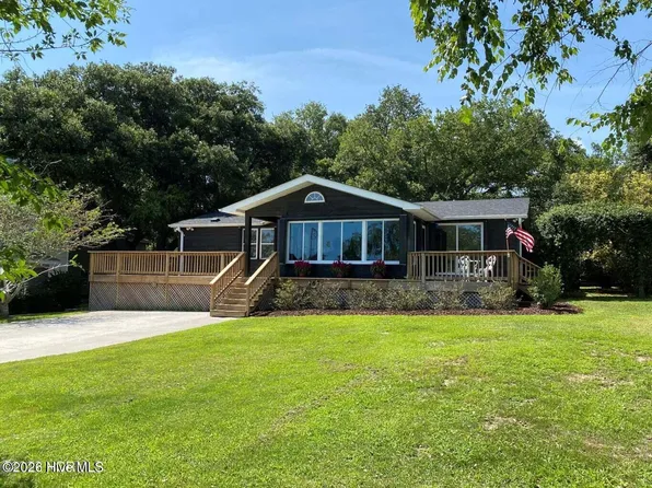 1676 Kings Landing Road, Hampstead, NC 28443