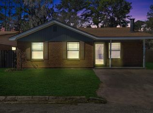 9 Base Dr, Savannah, GA 31406