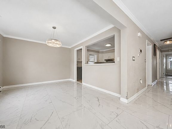 5th image of 18 E 37Th St