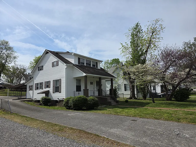 329 Telford St — Photo 3