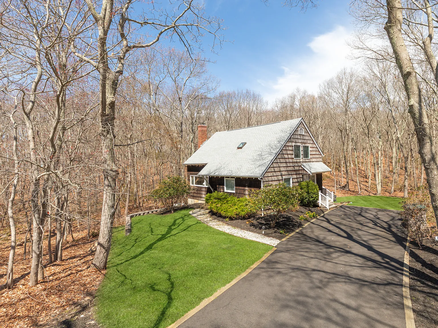 Open Living in Home With Pool, Beach and Pickleball Court — Photo 2
