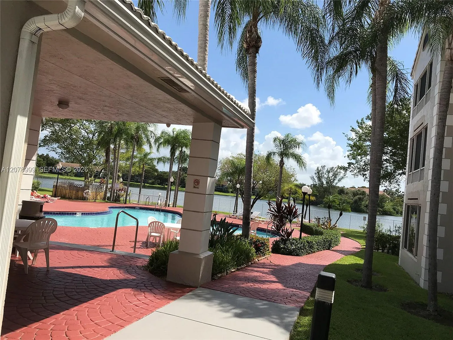 Lakeview Club Condo — Photo 3