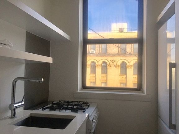 5th image of 283 Bleecker St APT 4B