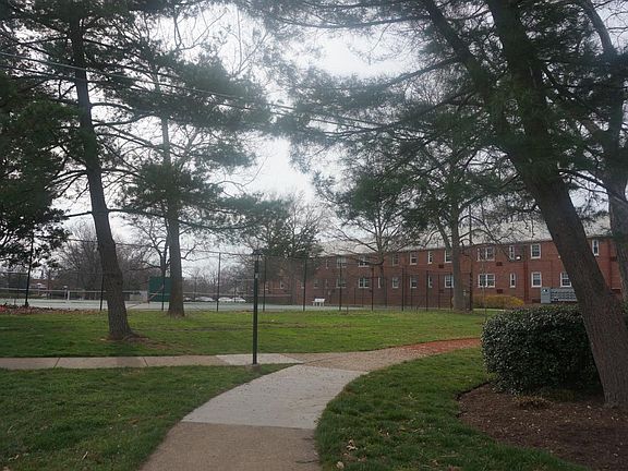 3rd image of 210 N George Mason Dr APT 1