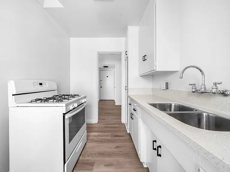 145 S Roxbury Dr #1 — Photo 6