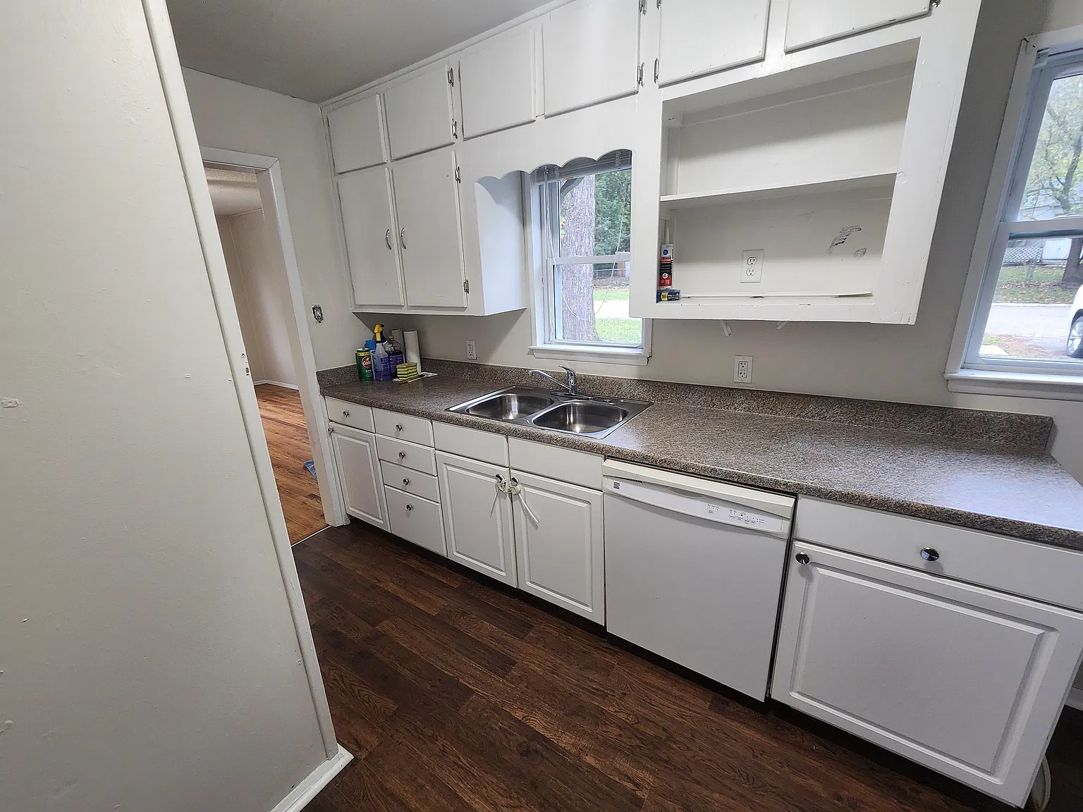 2300 SW Seabrook Ave — Photo 3