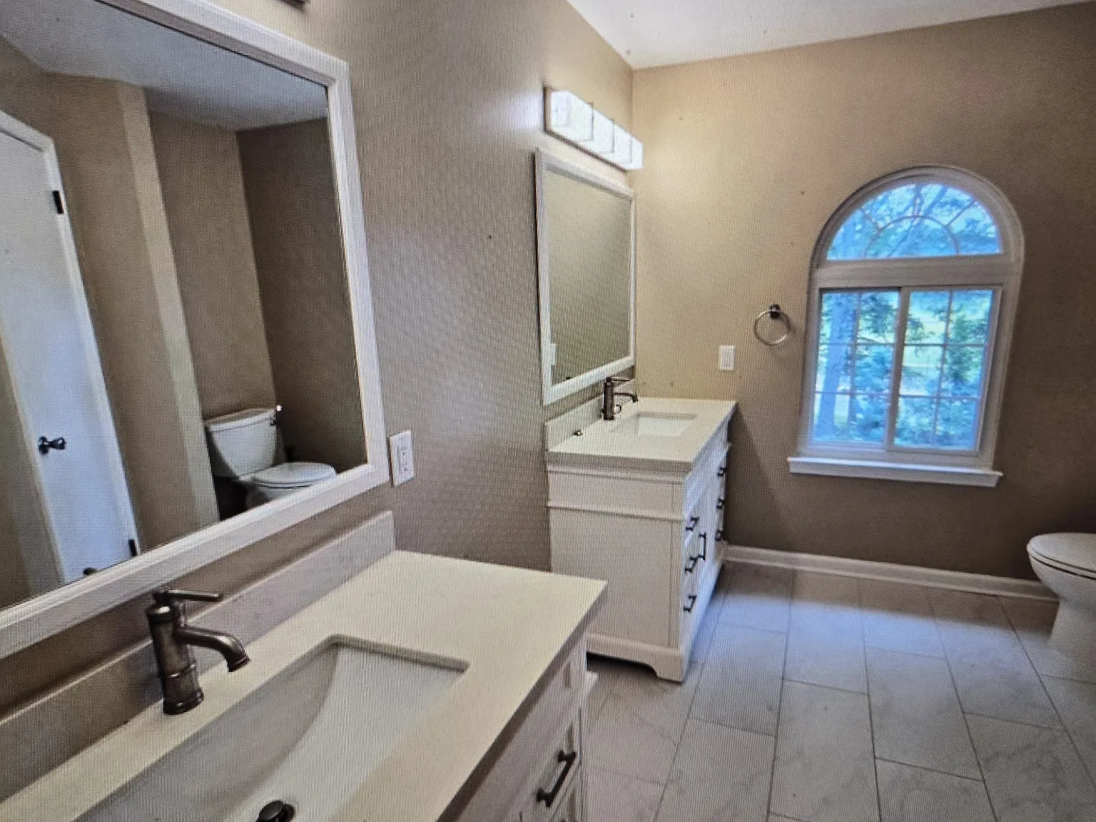 2 bed, 1160 sqft, $3,295 — Photo 4