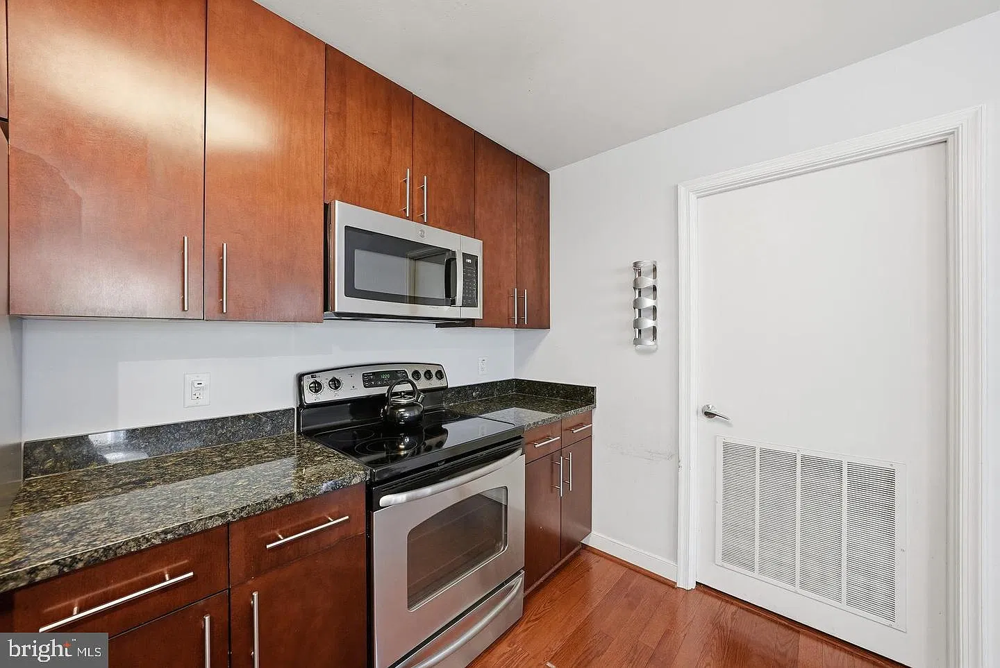 2 bed, 2.0 bath, 1140 sqft, $2,950 — Photo 4