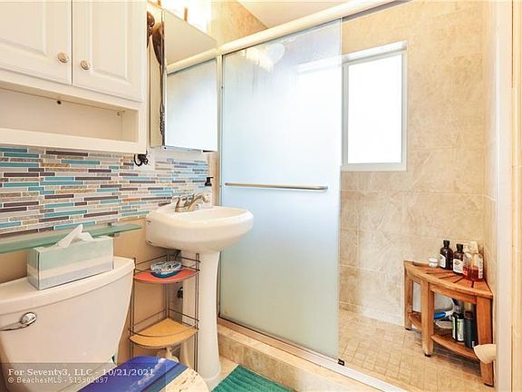2nd image of 1000 SE 4th St APT 307