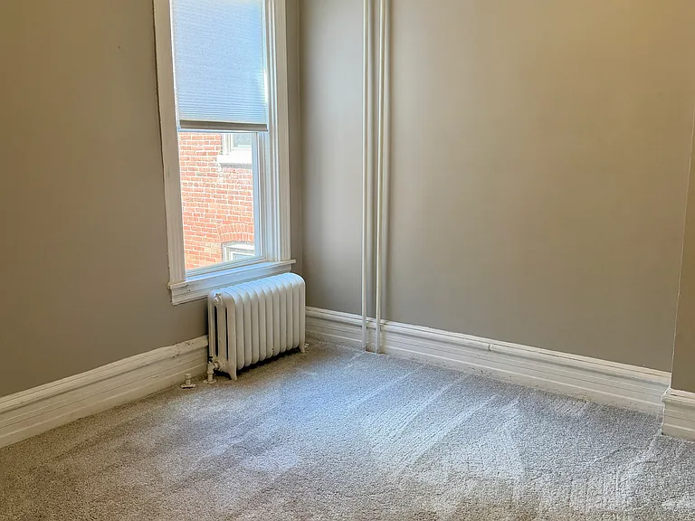 356 E Chestnut St — Photo 8