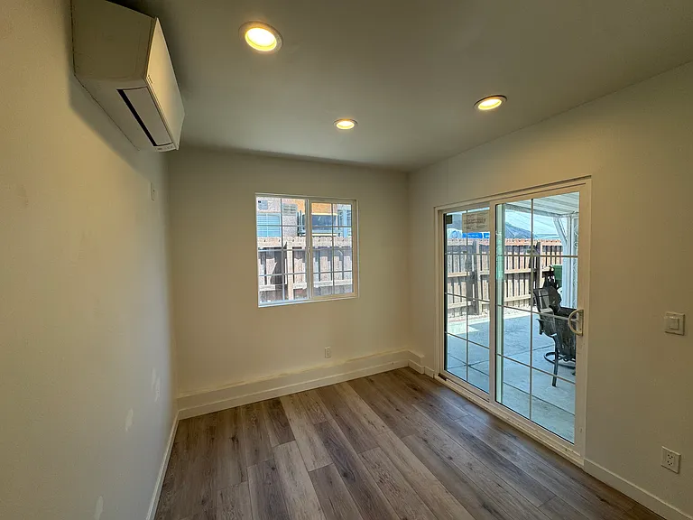 11430 Haskell Ave — Photo 10