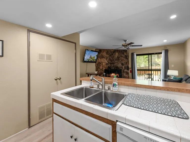 619 Summit Blvd — Photo 6