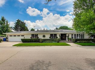6835 N Waukesha Ave, Chicago, IL