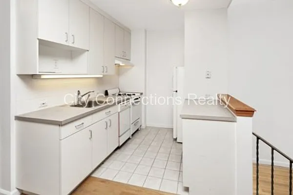 Rented by City Connections Realty | media 7