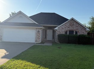 850 Golden Valley Ct, Burleson, TX 76028