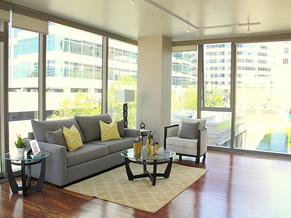 4th image of 38 N Almaden Blvd Unit 423