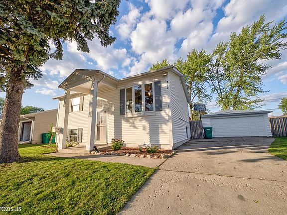 2nd image of 212 Pell Ave