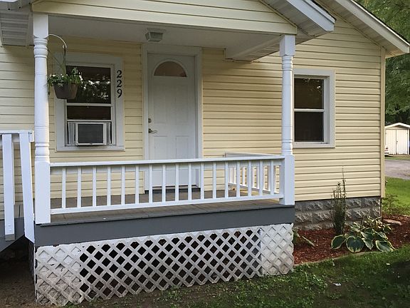 2nd image of 229 Joyce St