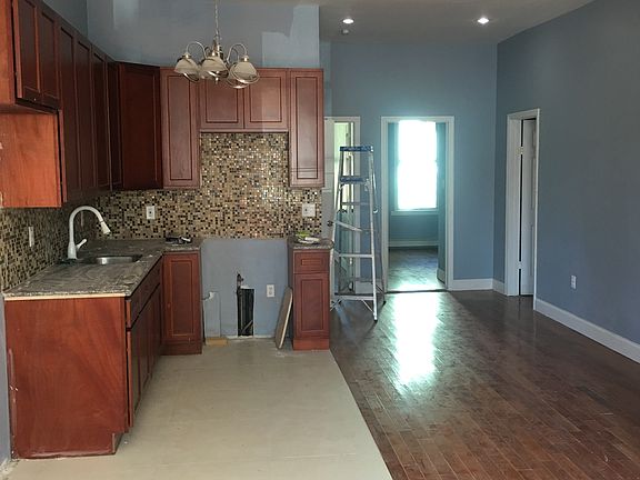 2nd image of 647 Belmont Ave