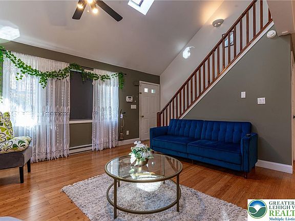 3rd image of 1010 Acorn Ln