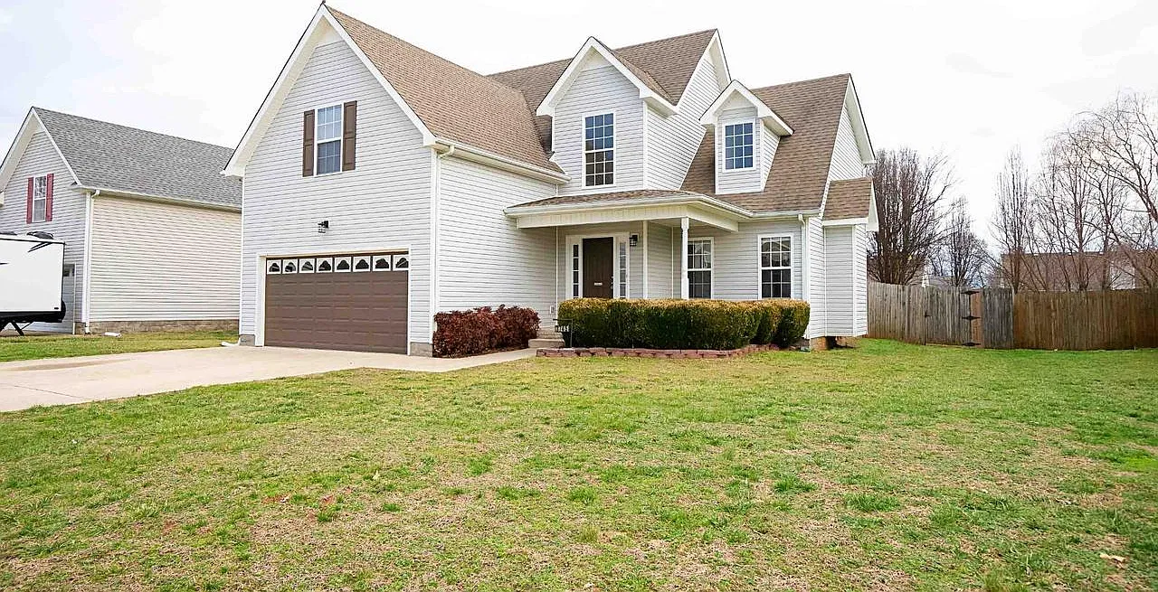 4 bed, 2.5 bath, 2174 sqft, $2,300 — Photo 2