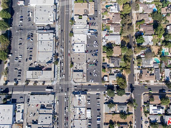 4th image of 8912 Reseda Blvd