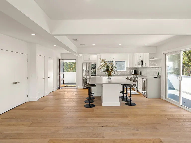 813 E Anapamu St #Penthouse B — Photo 16
