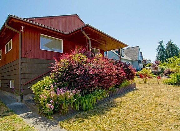 Street to alley lot affords lots of outdoor space, some open and