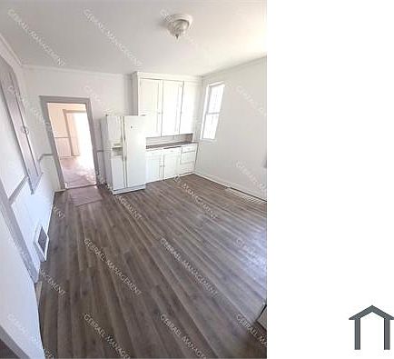 2nd image of 2249 S Hamilton St #1