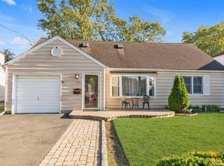 234 Sunnyside Rd, Oceanside, NY 11572