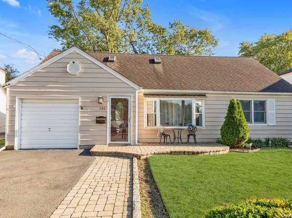 234 Sunnyside Road, Oceanside, NY 11572