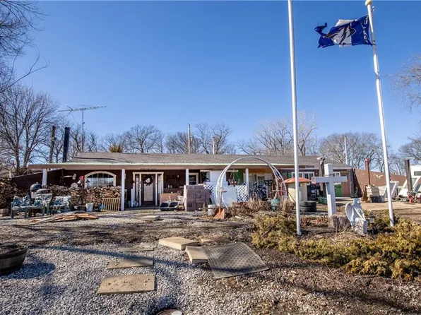 49 N Lakeview Dr, Pleasanton, KS 66075