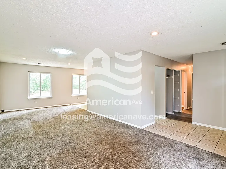 1621_003_living_room_3.jpg