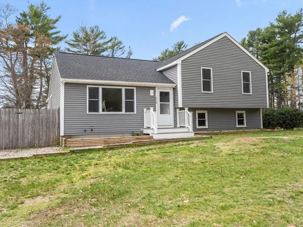 210 Plymouth St, Carver, MA 02330
